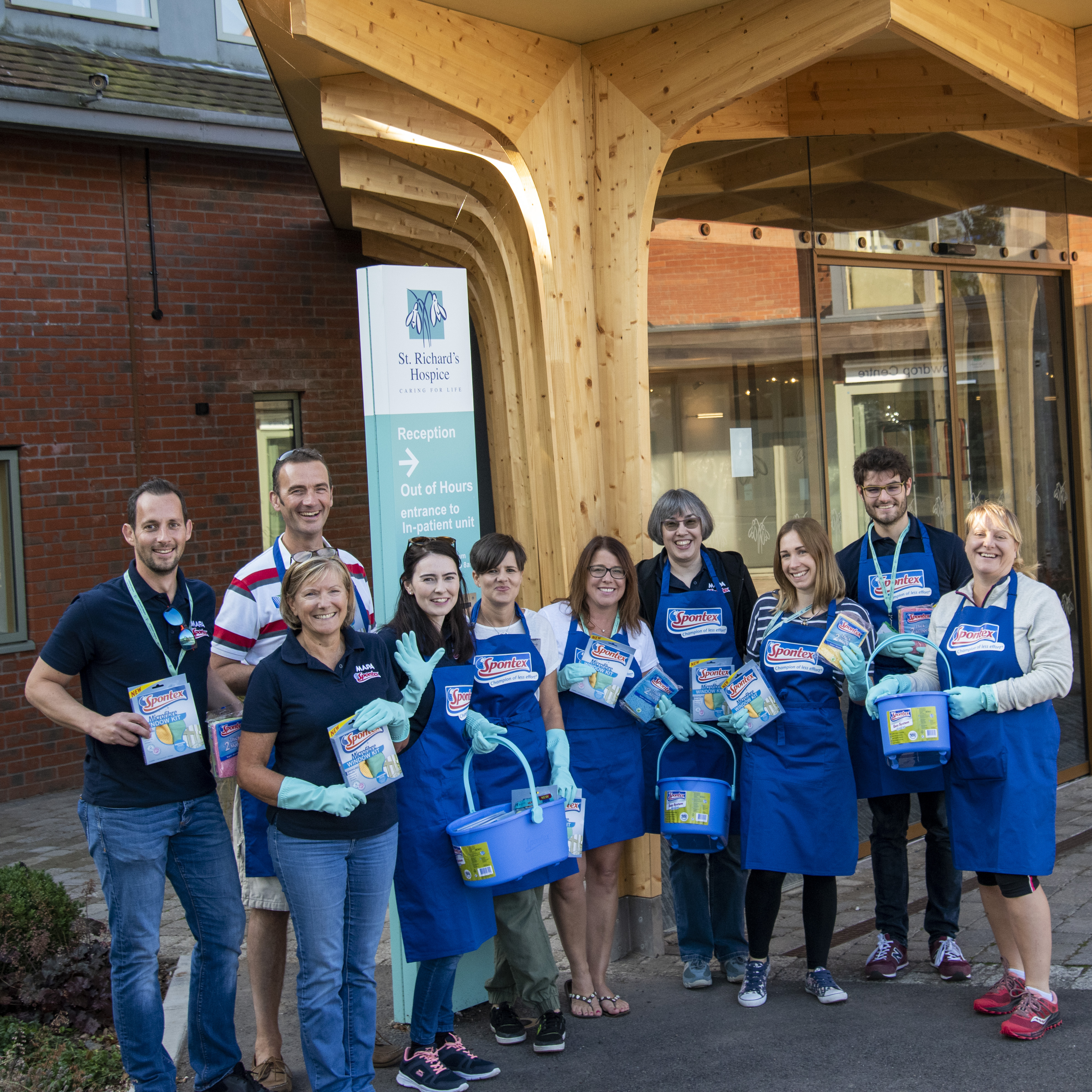 The Spontex Team Autumn Clean at St Richard’s Hospice!